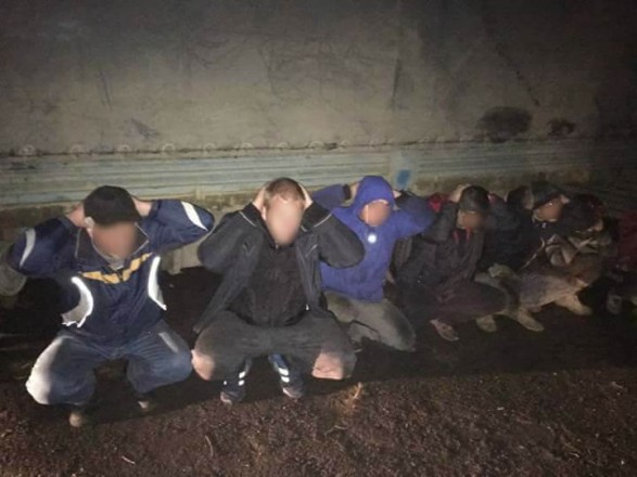 Ввечері 9 листопада співробітники Мукачівського відділу поліції провели спецоперацію та затримали 12 осіб, які проникли на територію державного підприємства в с. Бобовище та розпилювали метал.