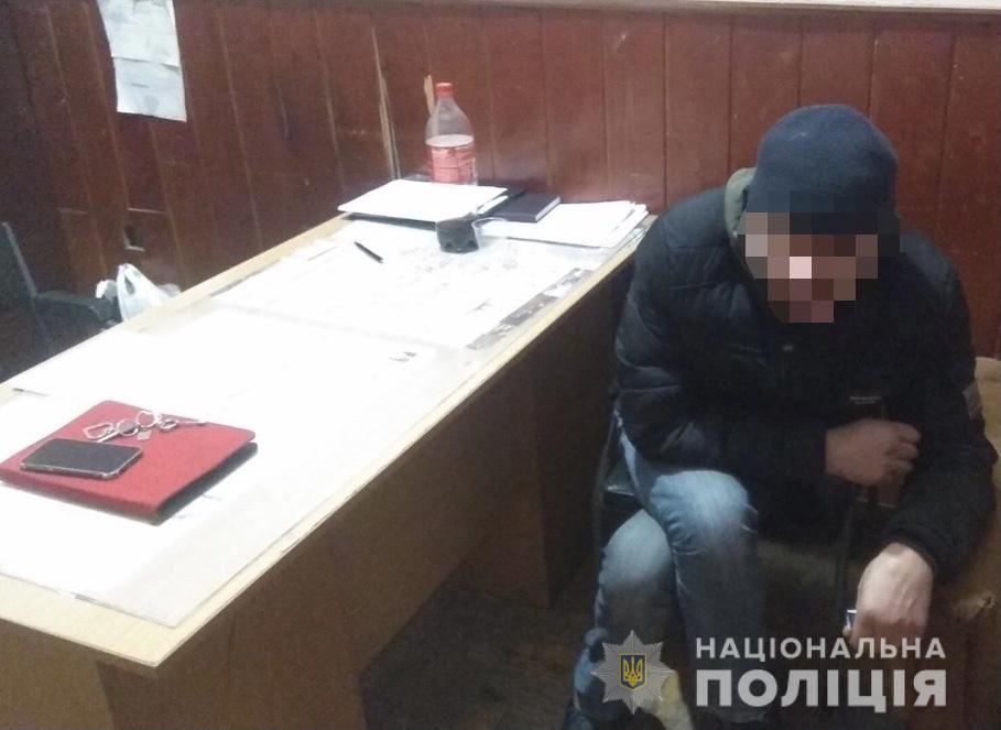 Ранее осужденный Мукачево незаконно завладел ключами от имущества потерпевшей, в новогоднюю ночь проник в ее дом, откуда похитил планшет, телефон и деньги.