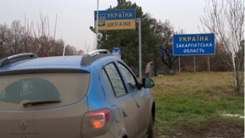 Українські правоохоронці посилили всі КПП на в'їзді в Закарпатську область, де сьогодні відбуваються зіткнення міліції з групою озброєних осіб з «Правого сектора».