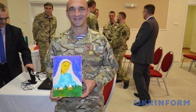 Сім поранених українських воїнів протягом тижня проходили мистецьку реабілітацію в Гойдусобосло.