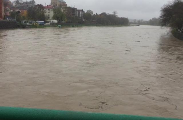 За інформацією Закарпатського центру з гідрометеорології 4-5 лютого на річках Закарпатської області збережеться підвищена водність.