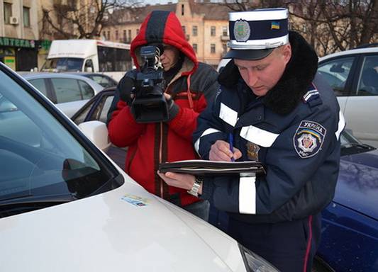 Гаишники с журналистами устроили рейд на нарушителей / ФОТО