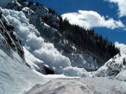Учора на території Закарпаття було зафіксовано сходження двох лавин, передає УНН з посиланням на дані Закарпатського обласного центру з гідрометеорології.