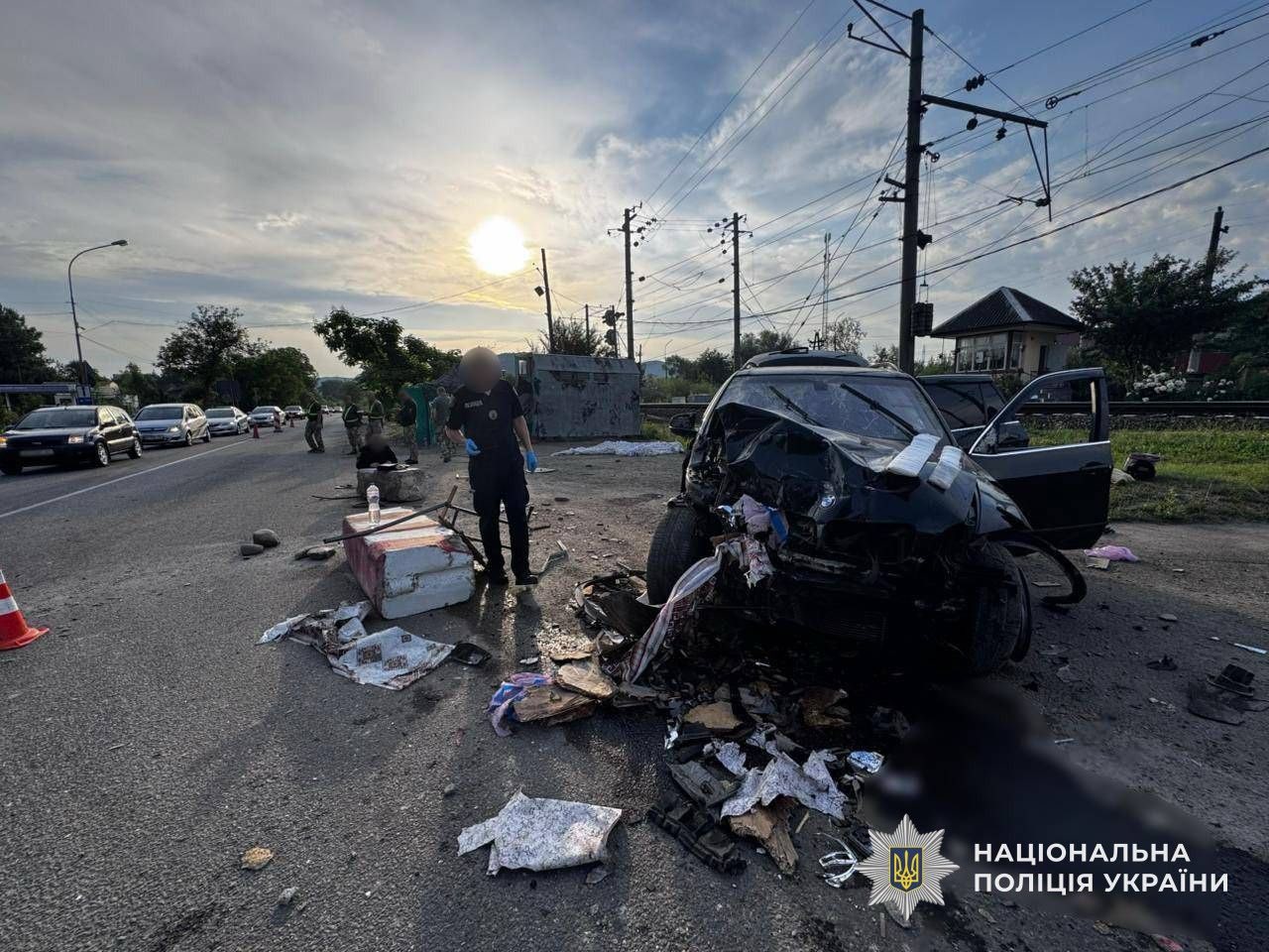 Малюнок до статті Трагічна аварія на Закарпатті: військовий загинув після наїзду BMW на блокпост (ФОТО)%