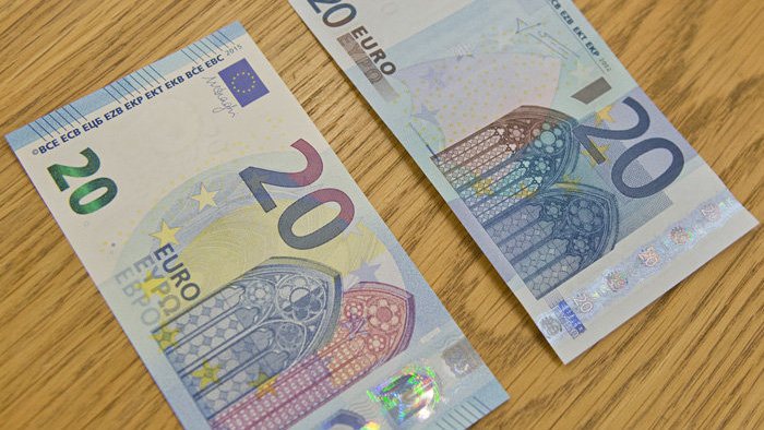 За повідомленням Національного банку Словаччини, від сьогодні, 25 листопада, в обіг увійдуть нові 20-єврові банкноти нової серії з Європи.