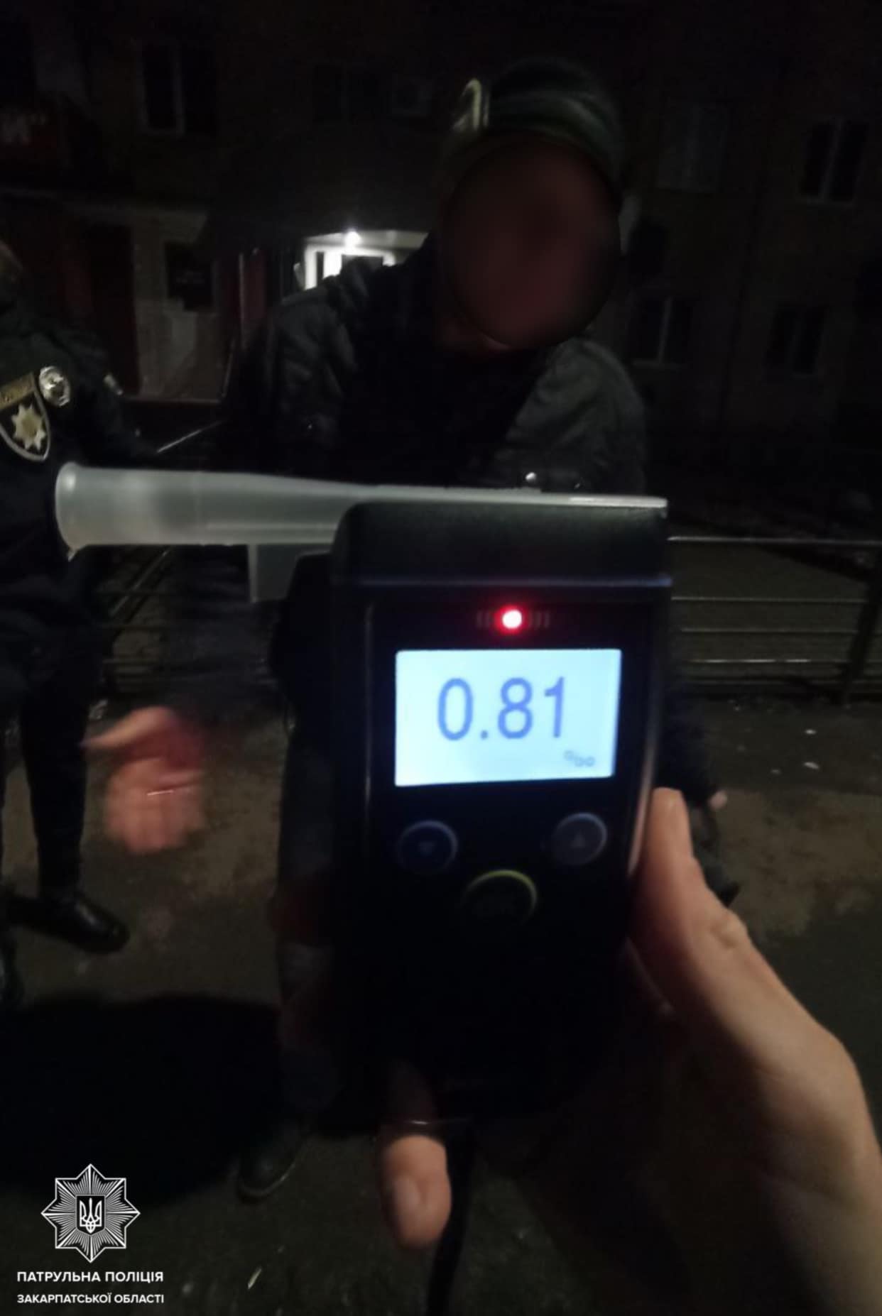 Це трапилося вчора, на вулиці Бєлінського, в Ужгороді. Близько 21-ї години інспектори зупинили автомобіль Volkswagen за порушення ПДР.
