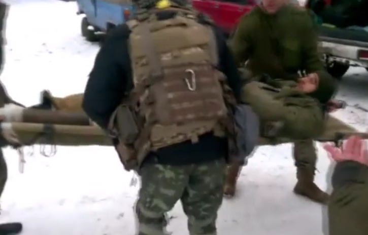 У мережі оприлюднили відео зі зверненням до Президента Порошенка та міністра оборони із зони бойових дій в районі Світлодарської дуги. 
