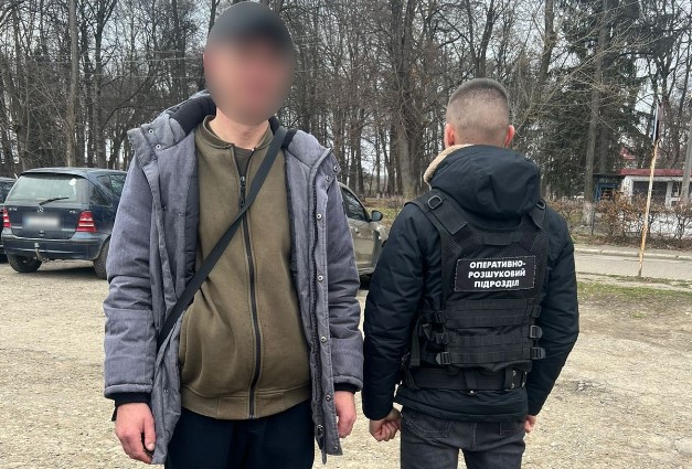 На Буковине оперативные подразделения Черновицкого пограничного отряда задержали гражданина Украины, который организовал незаконную перевозку лиц через государственную границу.