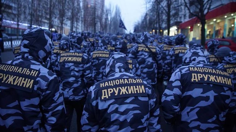 Уже кілька днів громадськість обговорює пройшовший в неділю в Києві марш численних представників Національних дружин.