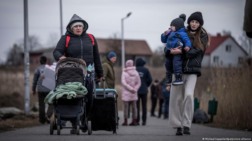 Вторая волна внутренне перемещенных лиц прибывает в Закарпатье, людей просят зарегистрироваться, чтобы они могли получить работу и социальные льготы.