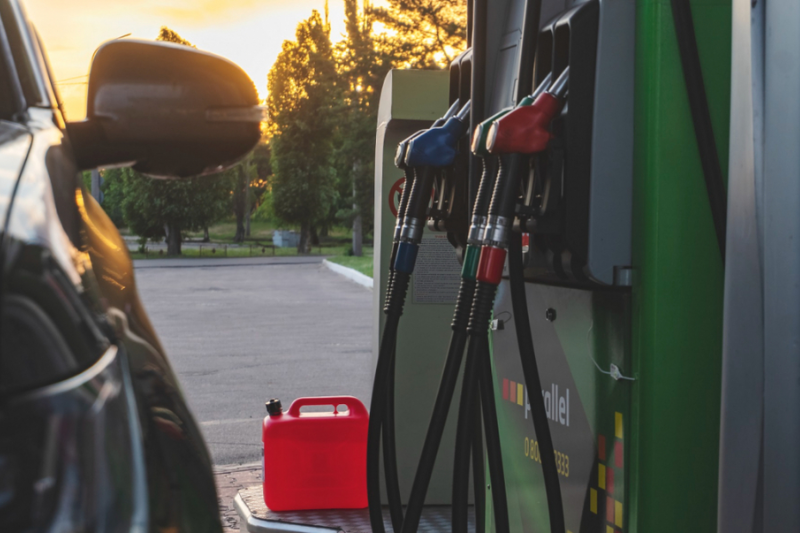 АЗС сформували рекордні запаси палива, що дозволить їм скоригувати ціни в сторону зниження.