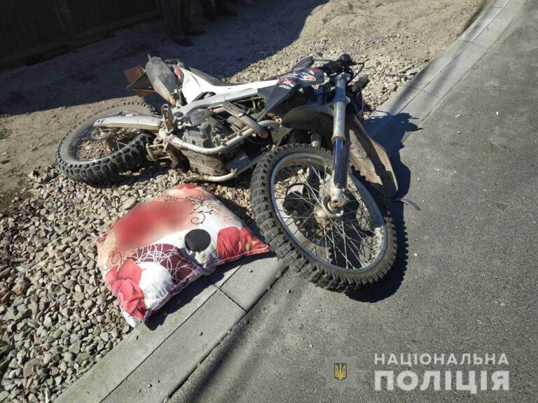 У селі Нересниця Тячівського району під час автопригоди за участі автомобіля «Toyota Yaris» та мотоцикла постраждав водій двоколісного транспортного засобу.

