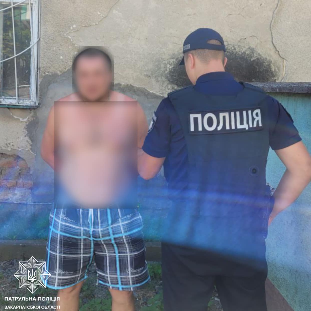 Вчора, 4 серпня, у Мукачеві затримали правопорушника, який кидався у людей камінням.