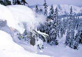 У зв’язку зі снігопадами та хуртовинами 13-14 грудня у горах Львівської області та високогір’ї Закарпатської спостерігатиметься значна сніголавинна небезпека (3 рівня).

