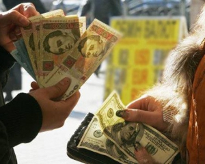 11 серпня котирування гривні до долара на міжбанківському валютному ринку на закритті торгів встановилися на рівні 24,90-24,94 гривні за долар.
