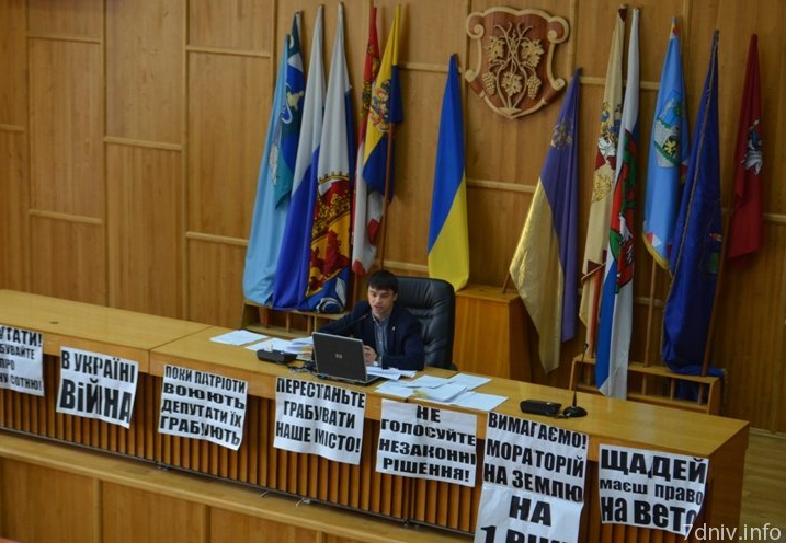 Зміна прізвища на посаді секретаря Ужгородської міської ради і в.о. мера спричинила хвилю обговорення: від оплесків до обурення.