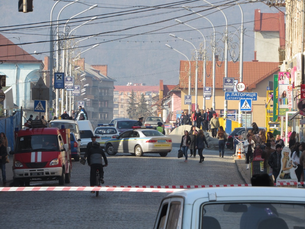 Повідомлення про підозрілий пакунок надійшло до правоохоронців від жінки, яка звернулась телефоном.