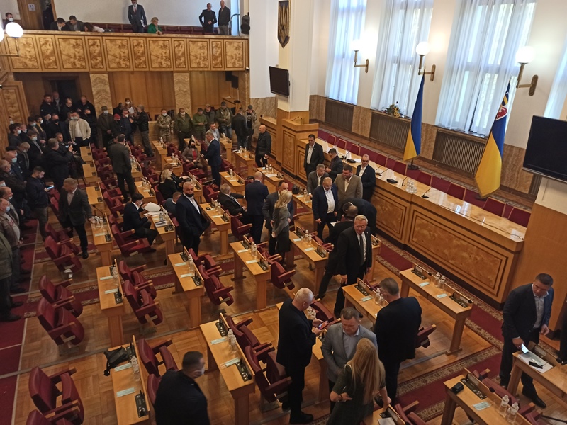 28 жовтня, об 11 годині в Ужгороді мало відбутися засідання Закарпатської обласної ради.