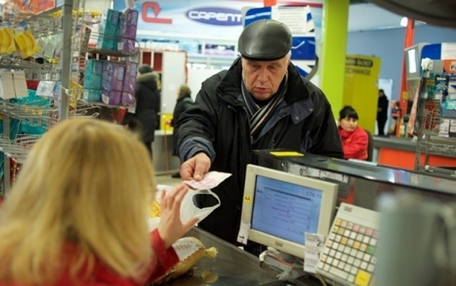 У поточному році середньомісячна зарплата українців становитиме 10 тисяч 129 гривень.
