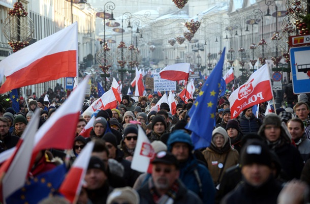 Акції протесту на підтримку поляків пройшли і в інших європейських містах, у тому числі в Лондоні і Амстердамі.