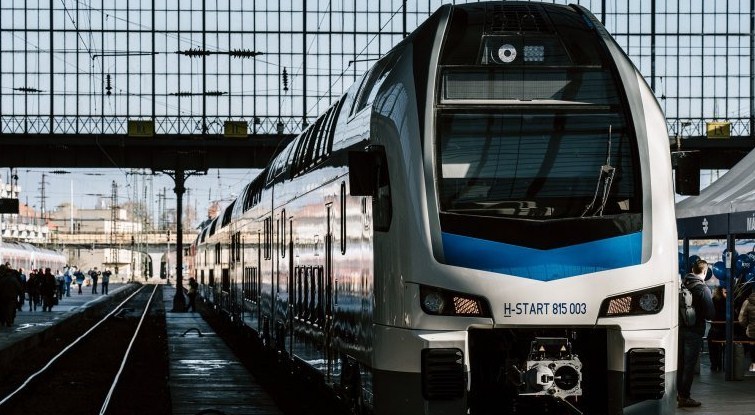 Згідно з офіційною інформацією MÁV, з 15 березня нові двоповерхові поїзди «Stadler KISS» почнуть курсувати по лінії Будапешт Ньюгаті-Цеглед-Сольнок (Budapest Nyugati-Cegléd-Szolnok).