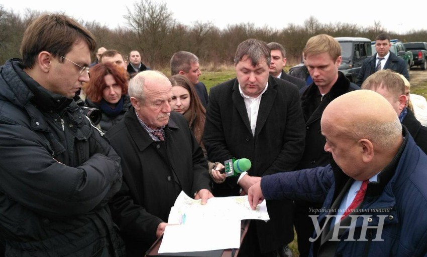 Министр инфраструктуры Украины Владимир Емельян пообещал профинансировать разработку проектно-сметной документации нового пункта пропуска 
