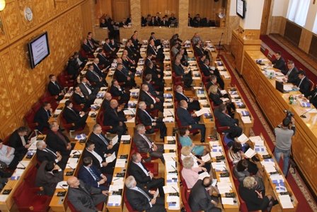 Сегодня в Ужгороде открылось предпоследнее пленарное заседание сессии Закарпатского областного совета перед местными выборами, которые состоятся 25 октября. 