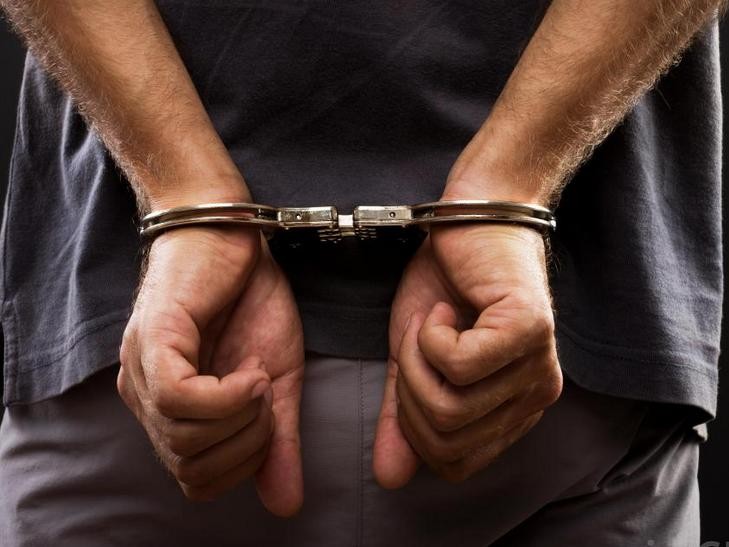 38-річний мукачівець вже раніше судимий за крадіжки. Цього разу працівники поліції  затримали його у Виноградові, за крадіжку гаманців та телефонів від продавців магазину.