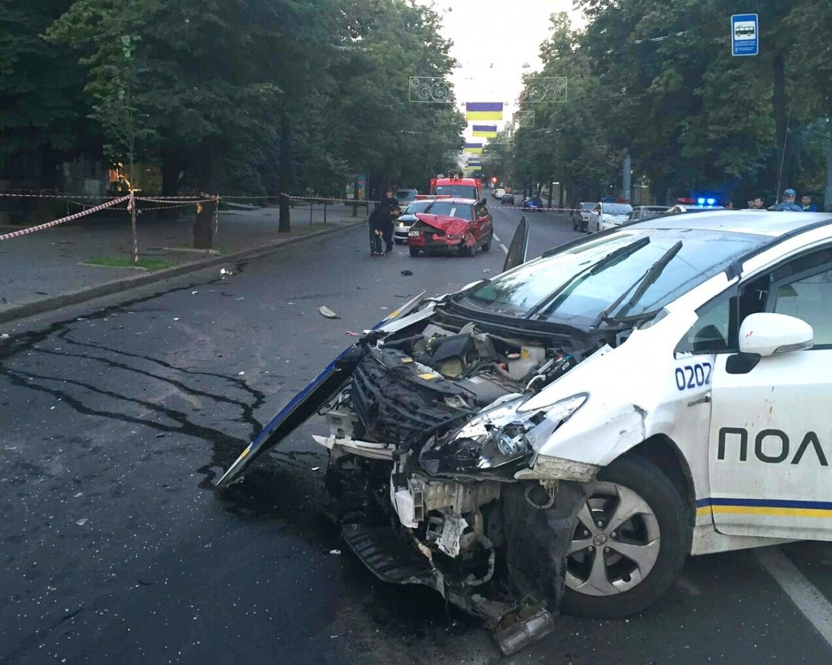 ДТП за участю авто Нацполіції в Харкові: двоє загиблих, п'ятеро постраждалих