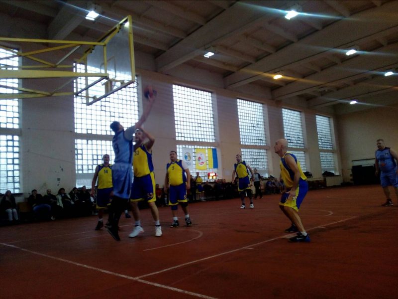 В Мукачеві триває різдвяний турнір серед баскетболістів-ветеранів