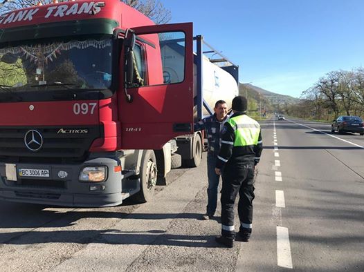 Управління Укртрансбезпеки у Закарпатті виявили 88 порушень щодо додержання перевізниками вимог Європейської угоди щодо роботи екіпажів транспортних засобів, які виконують міжнародні автоперевезення.