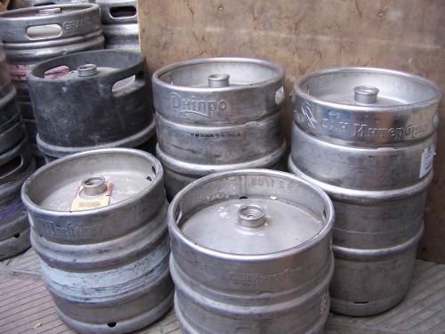 На Тячівщині двоє чоловіків вкрали сім бочок пива