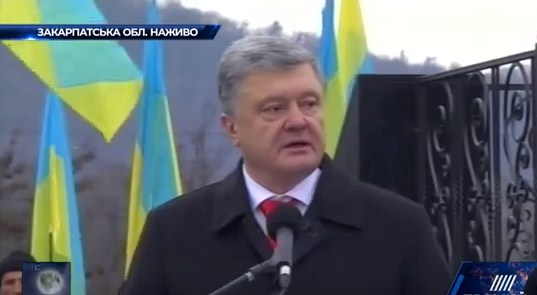 Порошенко на Закарпатті: гарант виступав на Красному полі (ВІДЕО)