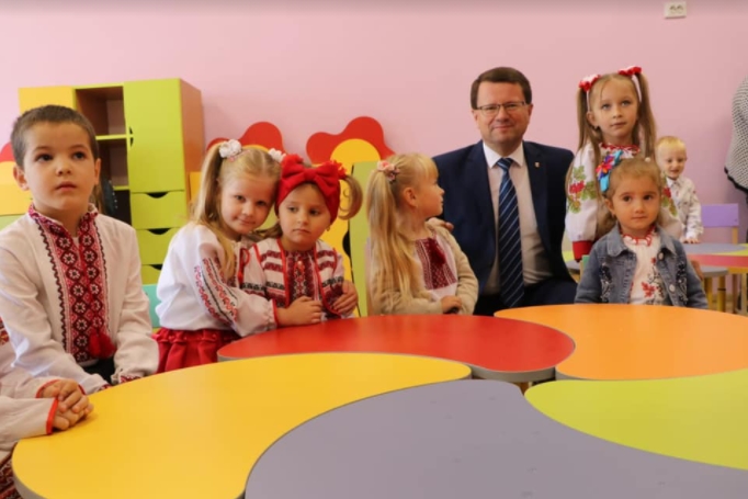 Сьогодні голова Закарпатської ОДА Анатолій Полосков відкрив новий дитячий садок на Тячівщині.