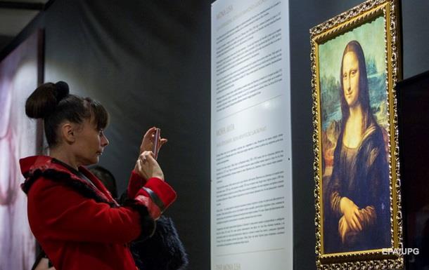 На першому місці опинилася знаменита картина Мона Ліза або Джоконда в паризькому Луврі.
