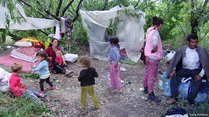 Стихійні табори ромів на околицях українських міст регулярно піддаються нападам.

