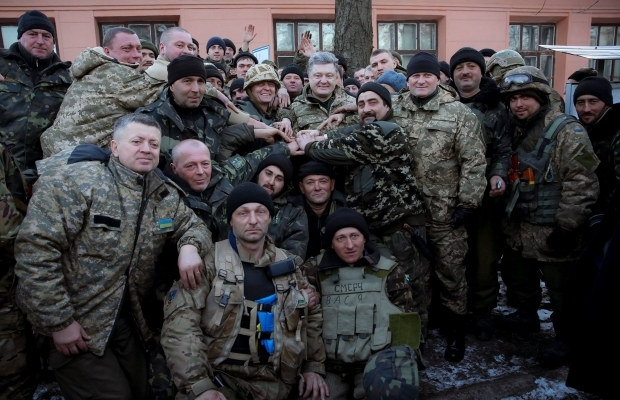 Фінансова допомога військовим, яку безпосередньо обіцяли прем'єр-міністр та президент України захисникам Дебальцевого, поки ще так і не дійшла до закарпатців. 