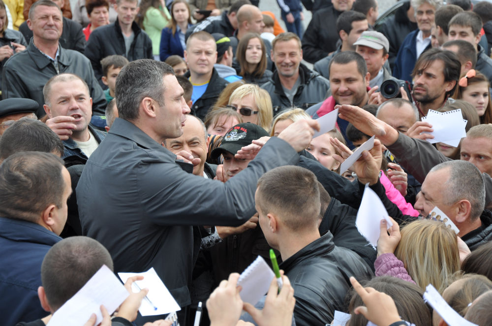 Близько 800 прихильників зібрав мітинг - зустріч з лідером партії УДАР Віталієм Кличком у Чопі
