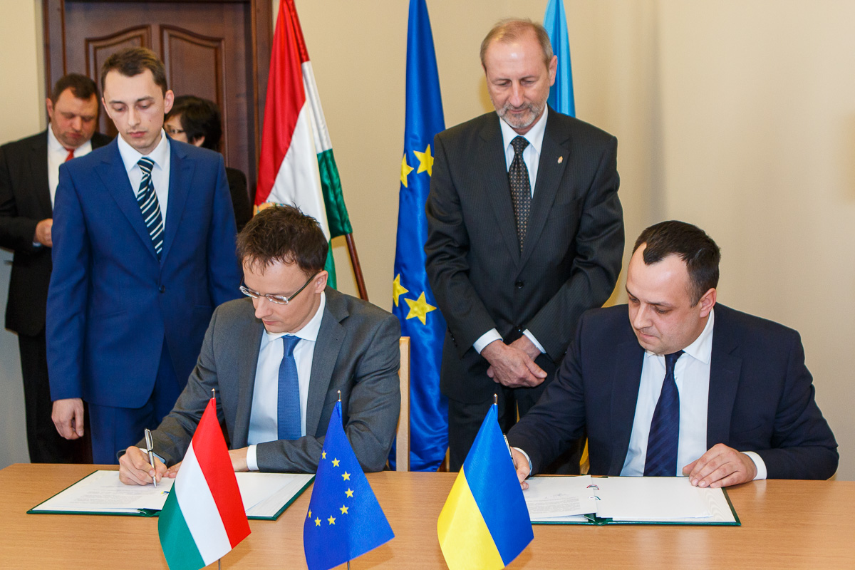 Закарпатська облрада та МЗС Угорщини відписали угоду про співпрацю.
