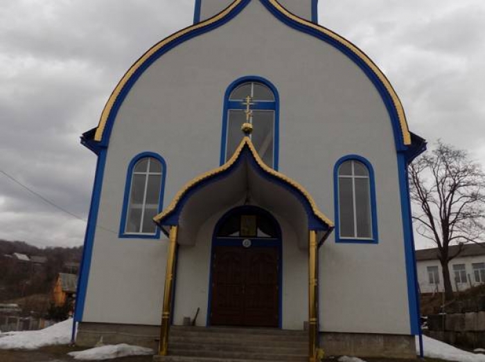Сотрудники Хустского отдела полиции задержали двух мужчин, которые обокрали церкви в селах Драгово и Кічерели.