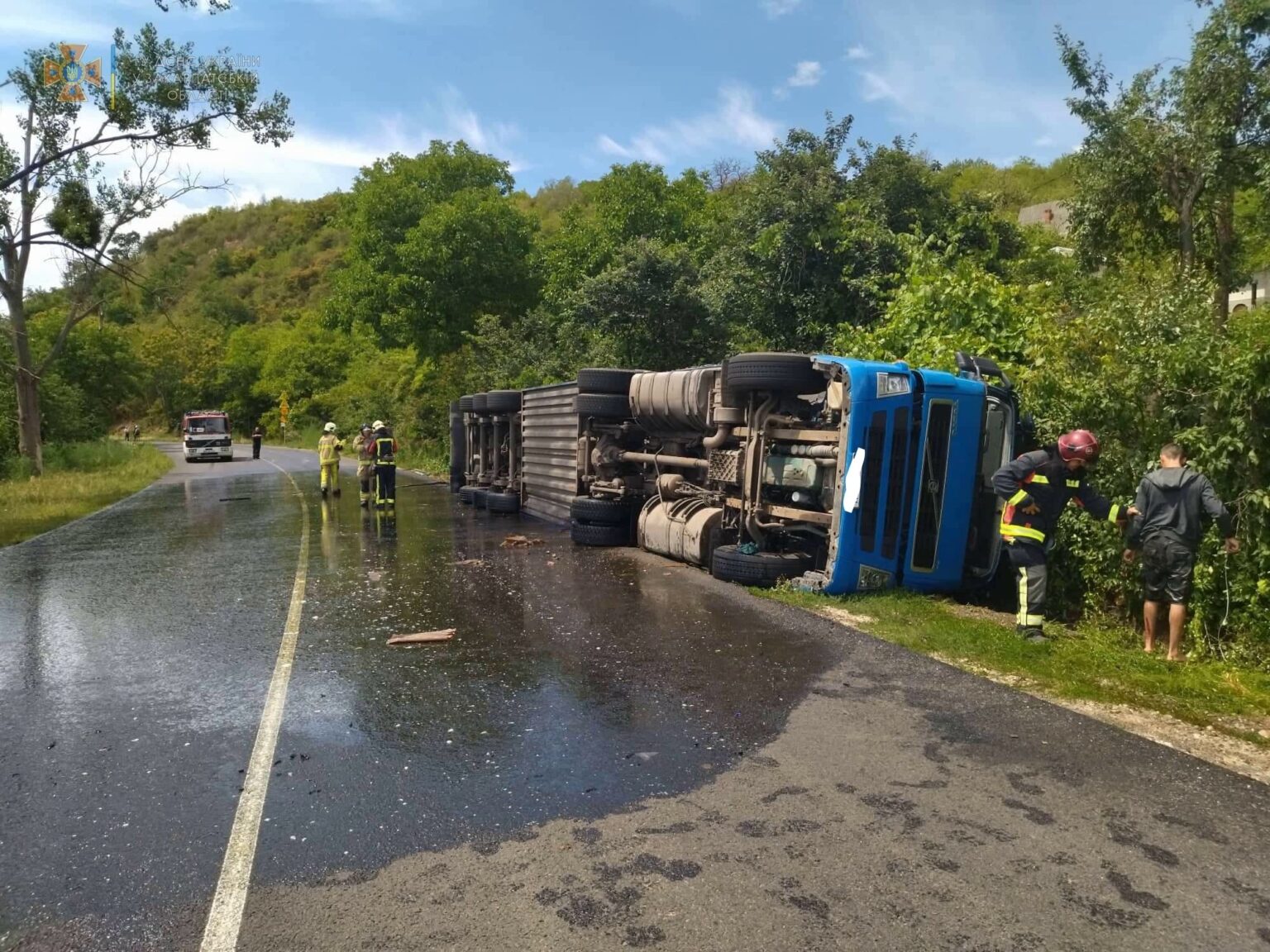 Сьогодній водій вантажівки не впорався з керуванням та потрапив у ДТП поблизу с. Велика Бакта Берегівського району. 