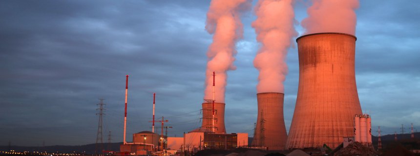 Еврокомиссия намерена массово развивать атомную энергетику в Европе, сообщает немецкий журнал Der Spiegel.