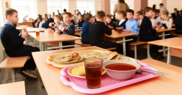 Виконком Мукачівської міськради прийняв рішення, що має на меті  підтримку пільгових і соціально-незахищених категорій учнів та забезпечення їх безоплатним гарячим харчуванням
