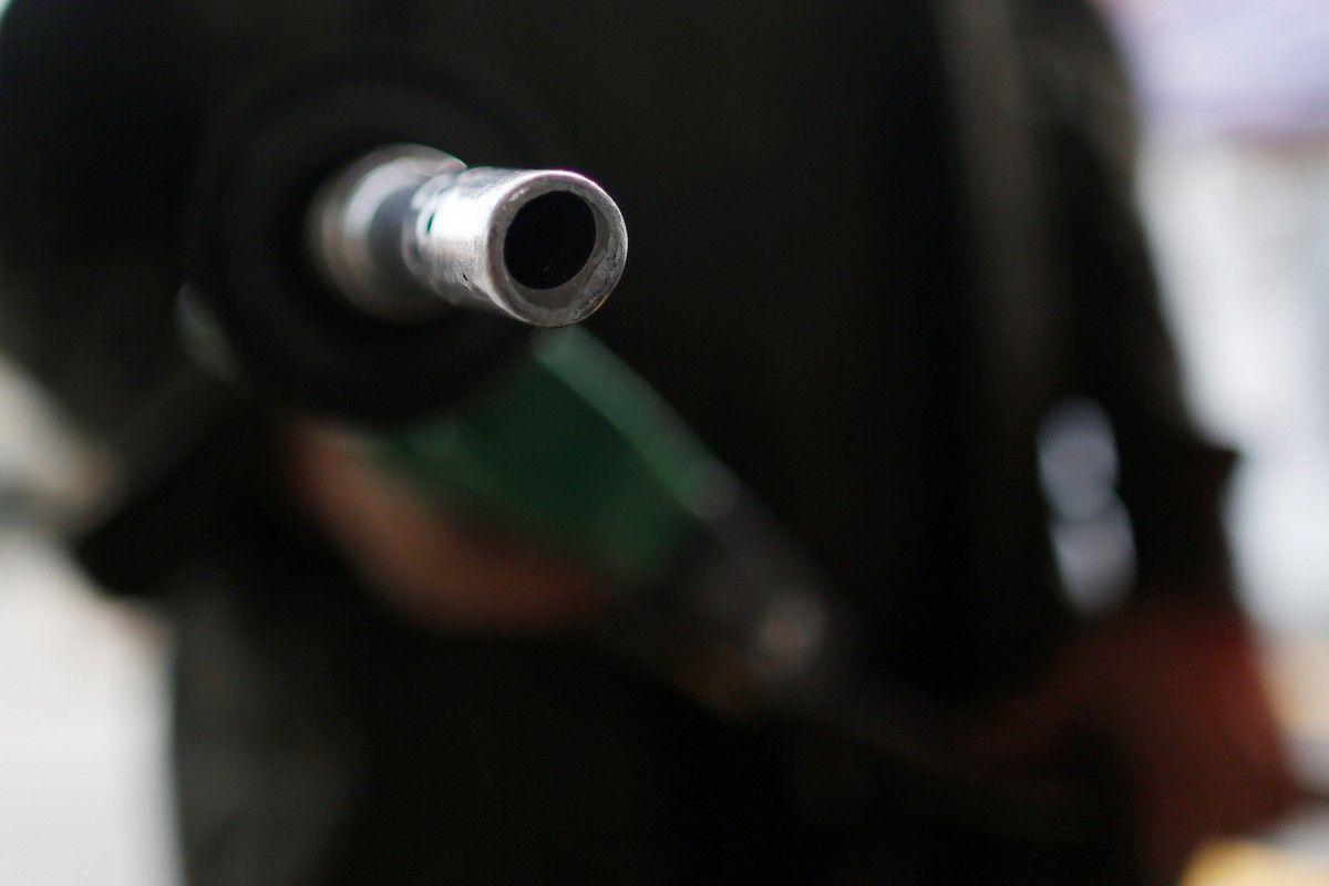 В АМКУ зазначили, що синхронність підвищення роздрібних цін на бензин і дизпаливо протягом вересня може свідчити про наявність у діях учасників ринку антиконкурентних узгоджених дій. 