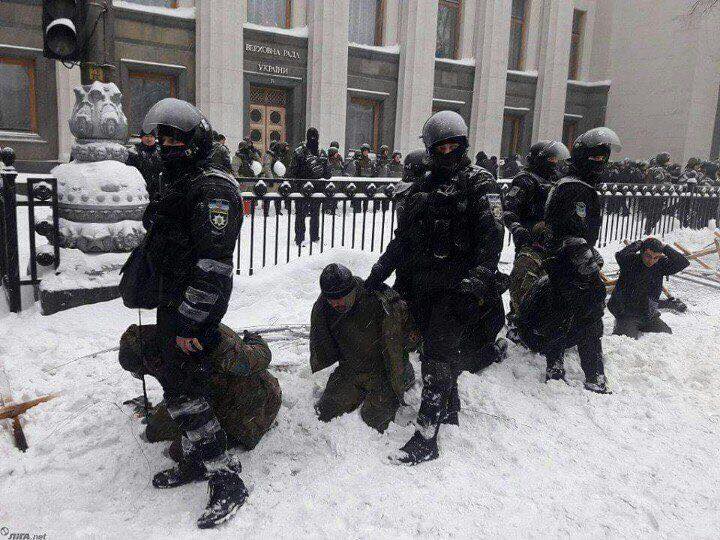 Нардеп Віктор Балога прокоментував розгін табору протестувальників біля Верховної Ради та затримання їх поліцейськими.