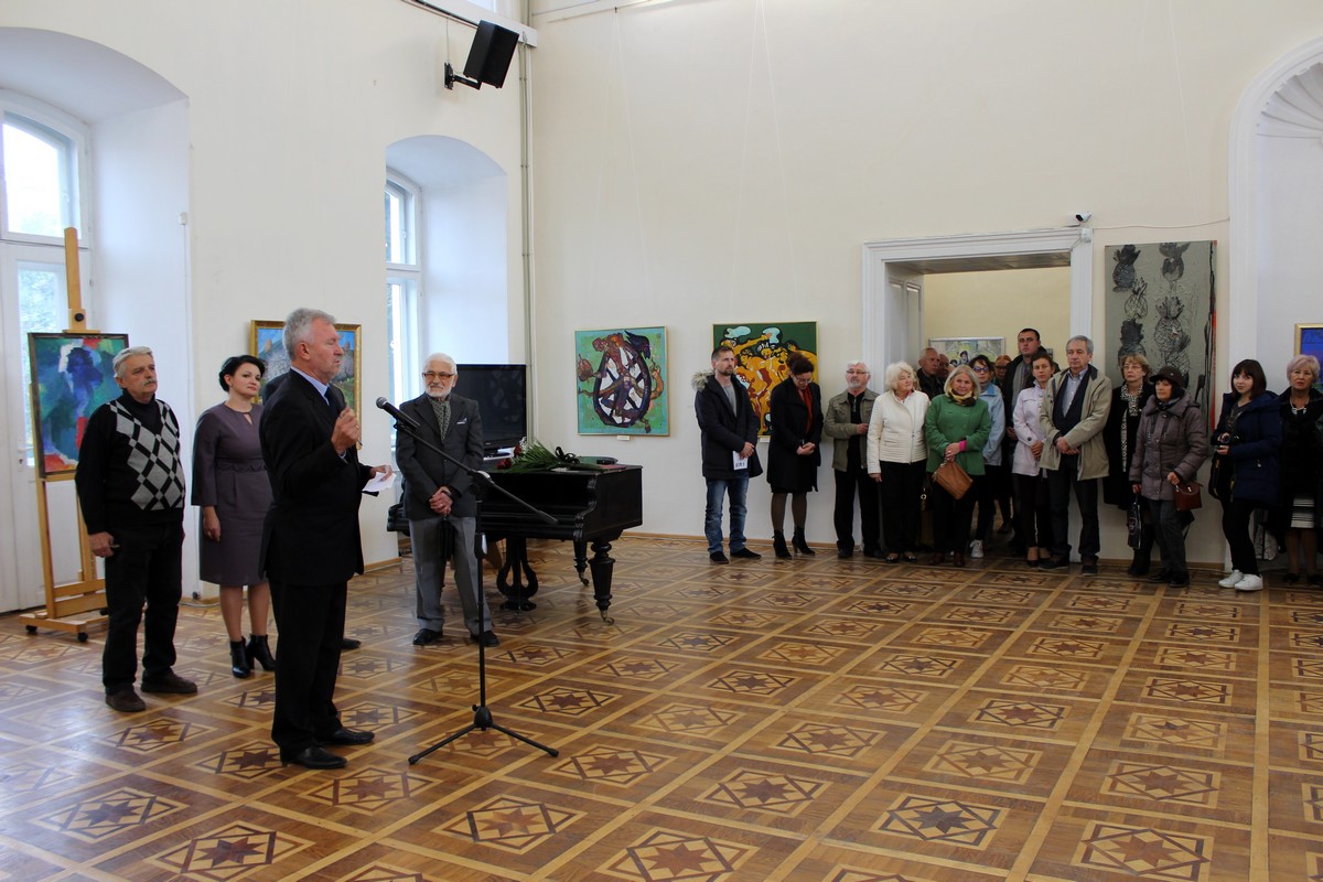 Ко Дню художника на Закарпатье открыли выставку работ художников края 