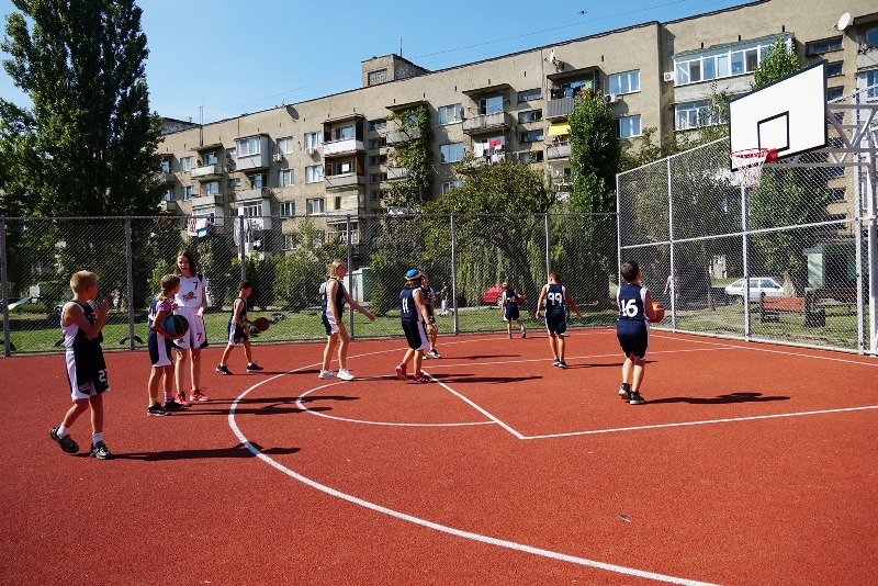 В Ужгороді завдяки громаді з’явився новий спортмайданчик (ФОТО)