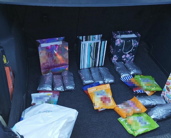Прокурором Ужгородской прокуратуры утвержден и направлен в суд обвинительный акт на 50-летнего гражданина Словацкой Республики, в автомобиле которого правоохранители изъяли 10 пакетов метамфетамином.