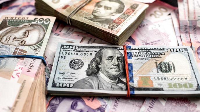 Готівковий курс гривні стрімко ослаб як проти долара, так і проти євро на чорному ринку 8 вересня: гривня коливається на рівні 41,16 - 41,58 за долар.