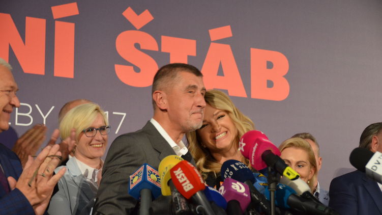 У Чехії після парламентських виборів, які відбулися 21 жовтня, до влади прийшов 63-річний олігарх і медіамагнат, колишній міністр фінансів Андрій Бабіш.